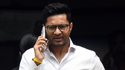 চোখের চিকিৎসার জন্য বিদেশে যাওয়ার অনুমতি চেয়ে সুপ্রিম কোর্টের দ্বারস্থ হয়েছিলেন ডায়মন্ড হারবারের সাংসদ অভিষেক বন্দ্যোপাধ্যায়। (Rahul Singh) চোখের চিকিৎসার জন্য বিদেশে যাওয়ার অনুমতি চেয়ে সুপ্রিম কোর্টের দ্বারস্থ হয়েছিলেন ডায়মন্ড হারবারের সাংসদ অভিষেক বন্দ্যোপাধ্যায়। (Rahul Singh)