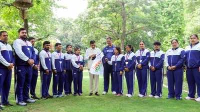 India's weightlifting contingent during a felicitation ceremony for their stellar performance at Glasgow's Commonwealth Games 2026. (Naveen Sharma)