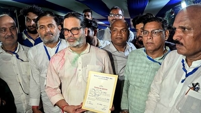 Jan Suraaj Party candidate Prashant Kishor poses for a picture with his winning certificate following his victory from the Bankipur assembly seat in Patna on Monday. (Photo: X/@jansuraajonline)