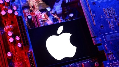 Apple stock fell after strong Q3 2026 results as investors worried about weak guidance, rising costs, iPhone demand and the company's AI growth outlook. (REUTERS/Dado Ruvic/Illustration/File Photo) (REUTERS)
