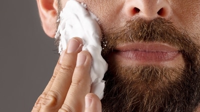 Beard shampoo to keep your beard clean and germ free (magnific)