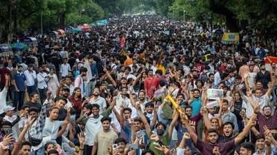 পড়ুয়াদের বিরুদ্ধে FIR দায়ের না করার প্রতিশ্রুতিতে অটল, সুপ্রিম কোর্টে জানাল কেন্দ্র File Photo (REUTERS)