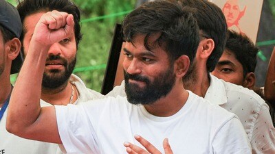 RTI বিতর্কের মাঝেই অবস্থান স্পষ্ট করল ‘ককরোচ জনতা পার্টি’ (PTI) RTI বিতর্কের মাঝেই অবস্থান স্পষ্ট করল ‘ককরোচ জনতা পার্টি’ (PTI)