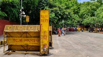 বিক্ষোভের জন্য যন্তর মন্তর কী আর উপযুক্ত জায়গা নয়? বিকল্প জায়গার খোঁজে কেন্দ্রকে নোটিস SC-র (PTI) বিক্ষোভের জন্য যন্তর মন্তর কী আর উপযুক্ত জায়গা নয়? বিকল্প জায়গার খোঁজে কেন্দ্রকে নোটিস SC-র (PTI)