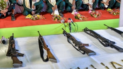 রাইফেল ছিনিয়ে পুলিশকে গুলি! এনকাউন্টারে খতম ঝাড়খণ্ডের কুখ্যাত গ্যাংস্টার সুজিত। (ছবিটি প্রতীকী, সৌজন্যে পিটিআই)