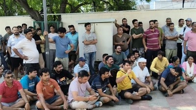 Protesters demanded independent electricity meters, separate utility bills and protection from utility disconnections while the dispute is resolved. (HT) Protesters demanded independent electricity meters, separate utility bills and protection from utility disconnections while the dispute is resolved. (HT)