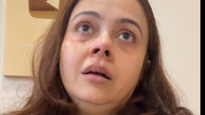 ‘সব শেষ হয়ে গেছে…’, বন্যা বিধ্বস্ত অসমে আটকে মা, ডুবেছে ভিটেমাটি! দুশ্চিন্তায় ঘুম উড়েছে দেবলীনার ‘সব শেষ হয়ে গেছে…’, বন্যা বিধ্বস্ত অসমে আটকে মা, ডুবেছে ভিটেমাটি! দুশ্চিন্তায় ঘুম উড়েছে দেবলীনার