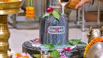 శివుడి అనుగ్రహం పొందాలంటే సోమవారం ఇలా పూజ చేయండి.. తప్పక తెలుసుకోవాల్సిన నియమాలు! శివుడి అనుగ్రహం పొందాలంటే సోమవారం ఇలా పూజ చేయండి.. తప్పక తెలుసుకోవాల్సిన నియమాలు!