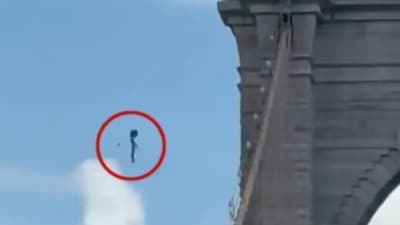 After jumping from the Brooklyn Bridge, Galymzhan Abaildayev, 44, was rescued by the Harbor Unit. (X/@m_alejandr07) After jumping from the Brooklyn Bridge, Galymzhan Abaildayev, 44, was rescued by the Harbor Unit. (X/@m_alejandr07)
