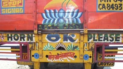 লরির পিছনে কেন লেখা থাকে ‘Horn OK Please’? কখনও ভেবে দেখেছেন OK শব্দটা এল কীভাবে লরির পিছনে কেন লেখা থাকে ‘Horn OK Please’? কখনও ভেবে দেখেছেন OK শব্দটা এল কীভাবে