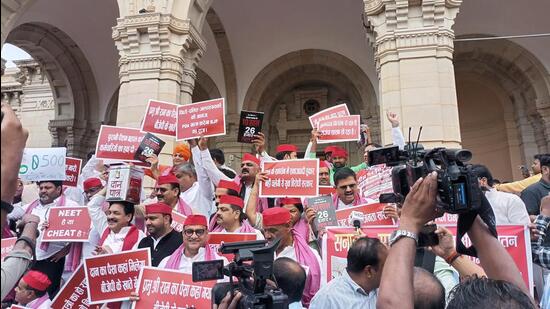 Opposition members protest outside the Uttar Pradesh legislative assembly on Day 1 of the monsoon session on Monday. (Gaurav Saigal/HT Photo)