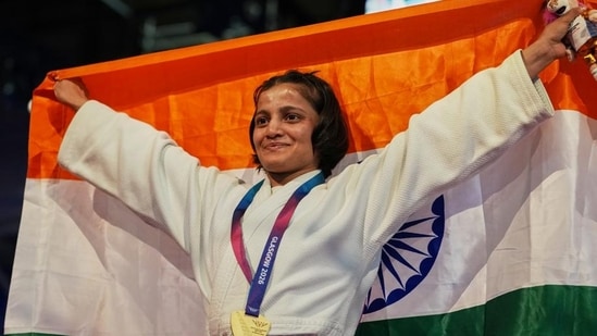 Amita Dey won the gold in women's 48kg category.