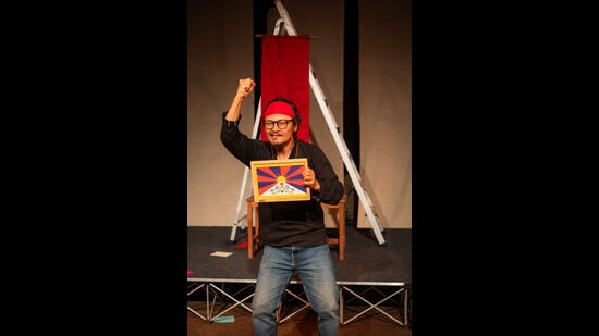 Tenzin Tsundue during his performance in Mumbai (Manasi Photography)
