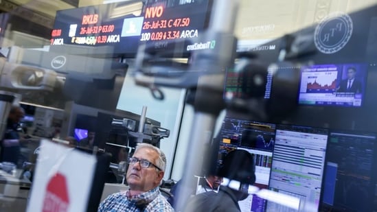 US stock futures climbed as oil prices fell on Iran talks. (Photographer: Michael Nagle/Bloomberg)