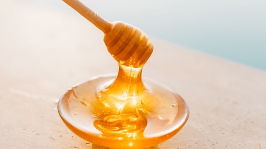 Dabur Himalayan Organic Apple Cider Vinegar and Dabur Organic Honey were found displaying the Jaivik Bharat Logo without valid FSSAI organic endorsement.