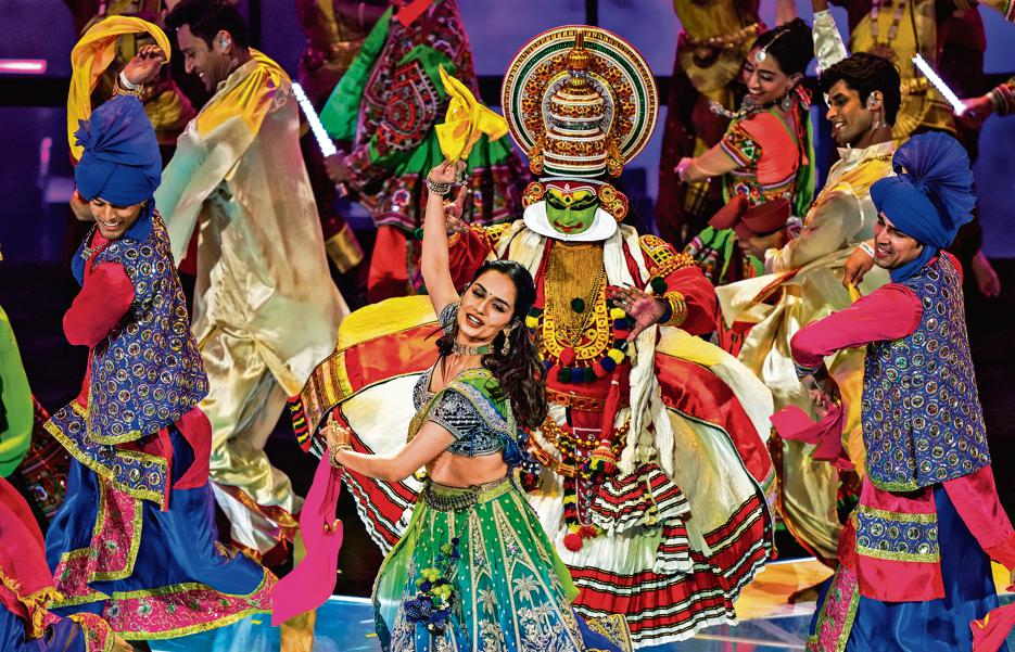 Manushi Chhillar performed a vibrant dance act on India’s National Song Vande Mataram.