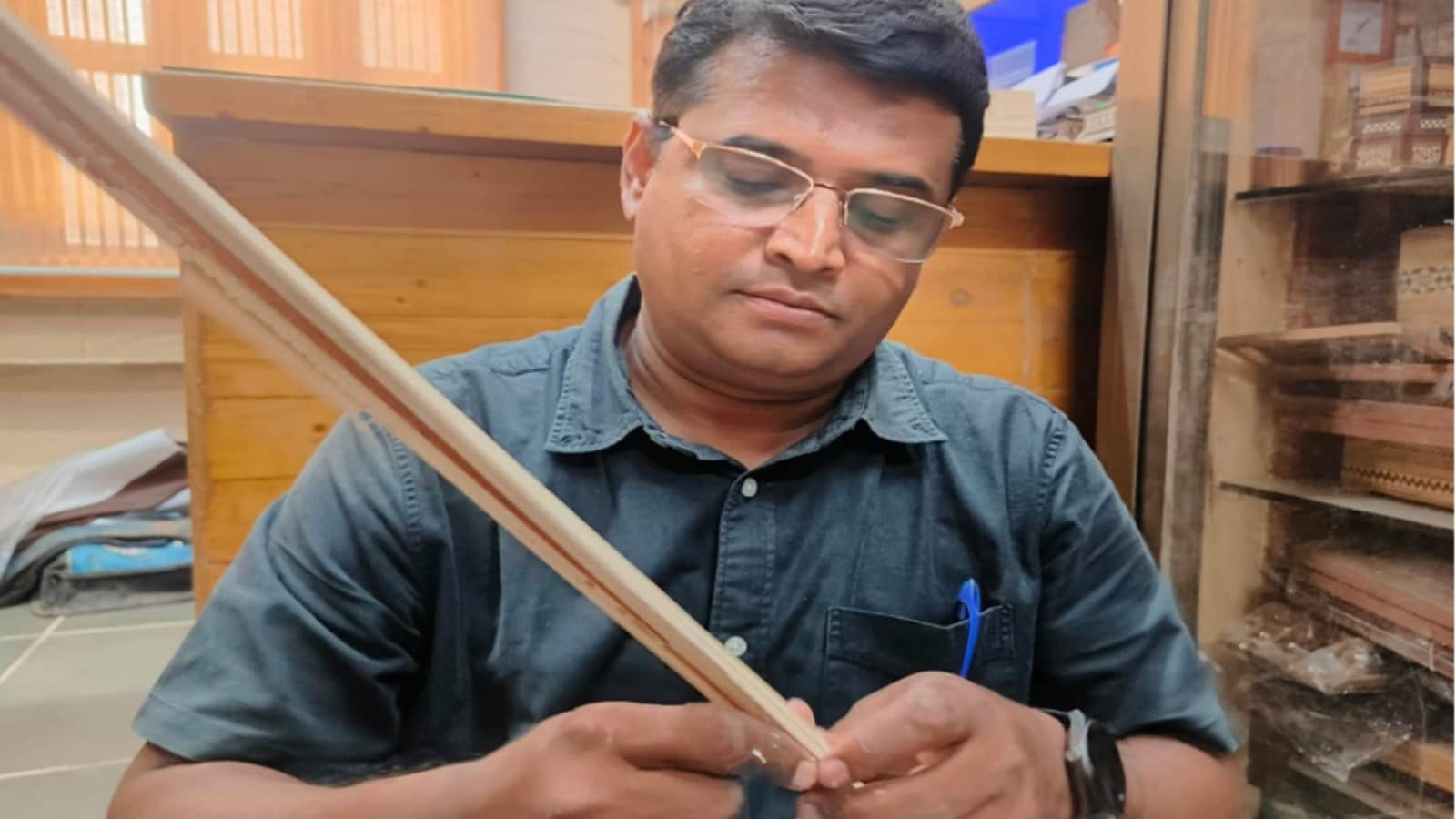 Rakesh Petigara preserves Surat's rare Sadeli craft by turning intricate wood inlay into practical home accessories for modern living spaces. (HGH India) Rakesh Petigara preserves Surat's rare Sadeli craft by turning intricate wood inlay into practical home accessories for modern living spaces. (HGH India)