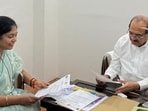 During a meeting with Maharashtra water resources minister Radhakrishna Vikhe Patil in Mumbai on Sunday, the mayor submitted a memorandum seeking immediate action on proposals related to water security, river rejuvenation, traffic infrastructure and enhancing reservoir storage capacity. (HT PHOTO)