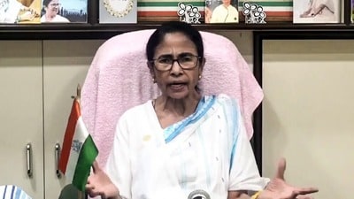 ‘আমার বইয়ের রয়্যালটি দিয়ে আমার চলে, তাও এবছর পাইনি, নিশ্চয় BJPর..’, ক্ষুব্ধ মমতা (MAMATA BANERJEE SOCIAL MEDIA/ANI Video Grab) (MAMATA BANERJEE SOCIAL MEDIA)