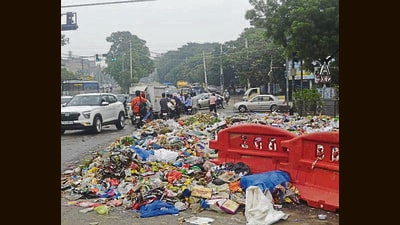 Around 4,000 metric tonnes of waste lifted after the sanitation workers’ strike has intensified pressure on the waste plant. (HT File) Around 4,000 metric tonnes of waste lifted after the sanitation workers’ strike has intensified pressure on the waste plant. (HT File)