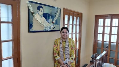 বীরেন্দ্রকৃষ্ণ ভদ্রের জন্মবার্ষিকীতে বড় আভাস মন্ত্রীর (সৌজন্যে টুইটার) বীরেন্দ্রকৃষ্ণ ভদ্রের জন্মবার্ষিকীতে বড় আভাস মন্ত্রীর (সৌজন্যে টুইটার)