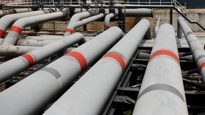 Trump accuses oil companies like Chevron of making too much money as gas prices stay high. (REUTERS/Sodiq Adelakun/File Photo) (REUTERS)