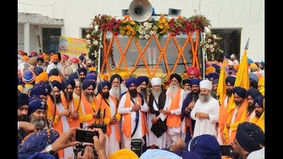 Without naming anyone, Gaibi Gargaj registered his objection to the statements comparing the religious march with political gatherings or supporters of any particular political party. (HT PHOTO)