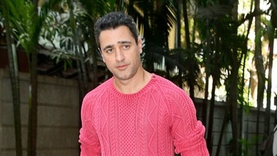 অবসর ভেঙে অভিনয়ে ফিরছেন ইমরান খান! ১০ বছর পর কোন ছবিতে দেখা যাবে আমিরের ভাগ্নেকে