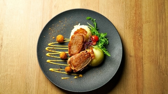 Know how you can recreate a fine dining experience at home with the help of food presentation.