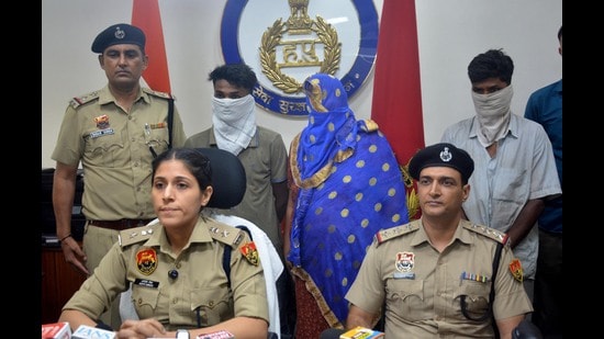 A case under Sections 103(1)(murder), 238(B)(hiding, destroying, or removing crime proof), 3(5)(common intention) and 305 (theft in a dwelling house) of the Bharatiya Nyaya Sanhita has been registered against the accused. (Sant Arora/HT)