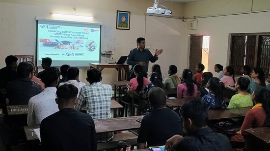 3.6 లక్షల మంది యువతకు ఆర్థిక అక్షరాస్యత.. కోటక్ సెక్యూరిటీస్ వినూత్న శిక్షణ