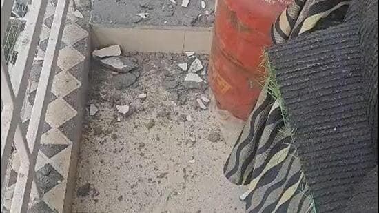 Residents have sought a structural safety audit and say the builder should complete pending repairs before handing over maintenance of the complex. (HT)