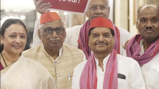 Samajwadi Party and Congress leaders on the second day of the Uttar Pradesh legislature’s Monsoon session, in Lucknow on Tuesday. (Deepak Gupta/HT)