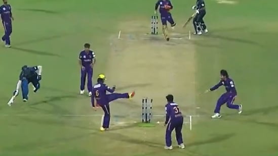 Himmat Singh effected a strange run-out in a DPL 2026 match.