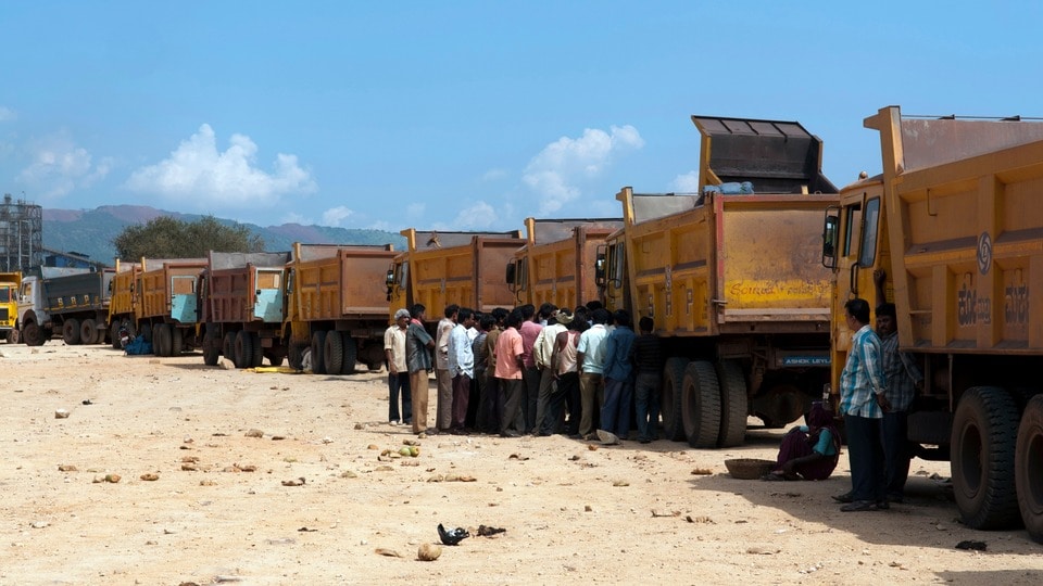 <p>కాలక్రమేణా 'On Kerosene' అనే పూర్తి వాక్యాన్ని రాయడం తగ్గిపోయి, కేవలం దాని మొదటి అక్షరాలైన <strong>'O.K.'</strong> మాత్రమే మిగిలిపోయింది. ఆ తర్వాత డ్రైవర్లు ‘Horn’, 'Please' మధ్యలో ఈ 'OK'ను చేర్చడంతో అది కాస్తా 'Horn OK Please'గా మారిపోయింది.</p>