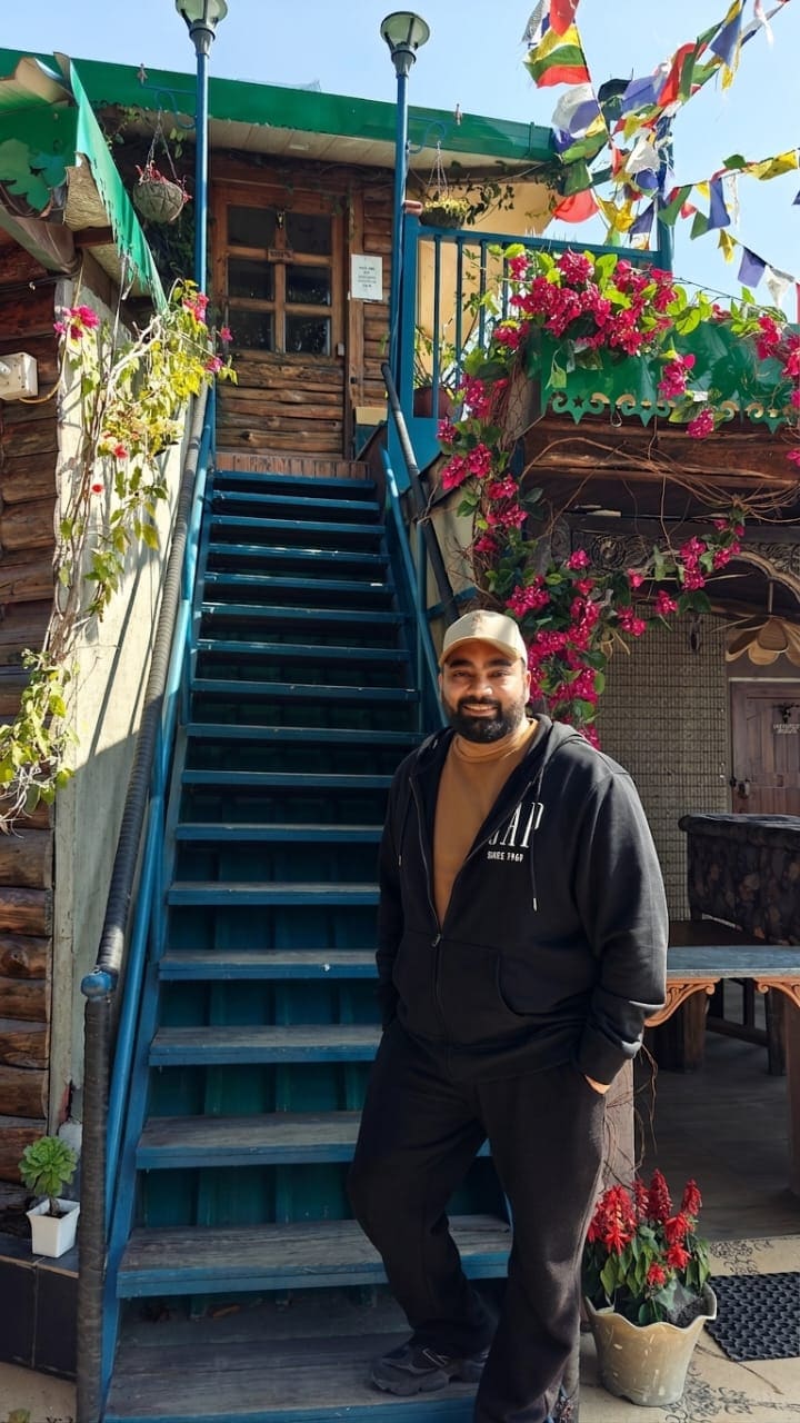 According to Vikram, host of Jharipani Castle, the makers knew they had found the perfect location the moment they stepped onto the property. According to Vikram, host of Jharipani Castle, the makers knew they had found the perfect location the moment they stepped onto the property.