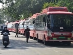 BEST currently operates 400 bus routes with 2,800 buses. (Anshuman Poyrekar/HT PHOTO)