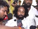 On a video call with Devendra Mahto in Ranchi, Sonam Wangchuk said that giving up water on top of a hunger strike is tantamount to suicide.(PTI)