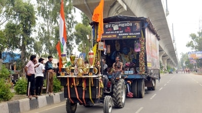Gram it: As Sawan continues, some kanwar yatris are carrying the holy Ganga water in elaborate kanwars from Haridwar to Delhi. Take for instance this unique kanwar spotted along the Delhi-Meerut Road in Muradnagar, which featured trophies and medals with a giant Lord Shiva idol. (Photo: Sakib Ali/HT)