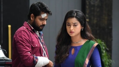 'কমলা নিবাস'-এ নতুন টুইস্ট! আদিত্য-পল্লবীর মাঝে তৃতীয় ব্যক্তি, বাংলার ‘মাহি’ কে? 'কমলা নিবাস'-এ নতুন টুইস্ট! আদিত্য-পল্লবীর মাঝে তৃতীয় ব্যক্তি, বাংলার ‘মাহি’ কে?