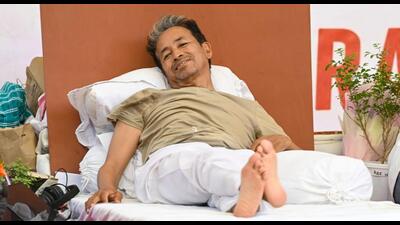 Activist Sonam Wangchuk during his hunger strike. (HT PHOTO) Activist Sonam Wangchuk during his hunger strike. (HT PHOTO)