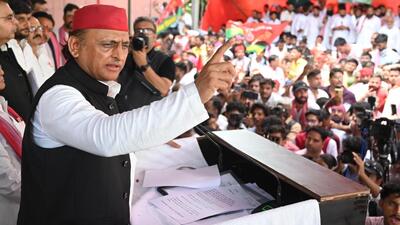 Akhilesh Yadav addresses a Prabuddh Sammelan at the party headquarters in Lucknow to mark the birth anniversary of SP ideologue Janeshwar Mishra. (HT Photo) Akhilesh Yadav addresses a Prabuddh Sammelan at the party headquarters in Lucknow to mark the birth anniversary of SP ideologue Janeshwar Mishra. (HT Photo)