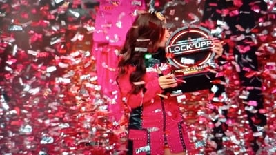 Shreya Kalra lifts the trophy of Lock Upp season 2. Shreya Kalra lifts the trophy of Lock Upp season 2.