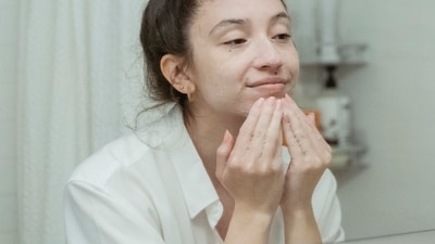 I kept my skincare routine under ₹1500 (Pexels) I kept my skincare routine under ₹1500 (Pexels)