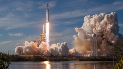 Pretty much all of SpaceX’s most promising ambitions hinge on carrying larger payload capacity at lower cost than today’s rockets. (Unsplash) Pretty much all of SpaceX’s most promising ambitions hinge on carrying larger payload capacity at lower cost than today’s rockets. (Unsplash)