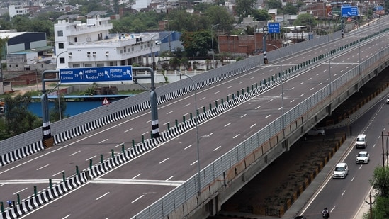 NHAI suspends toll till repairs on Kanpur-Lucknow Expressway are completed.
