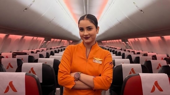 A flight attedant explains why she quit her previous job at a hotel.