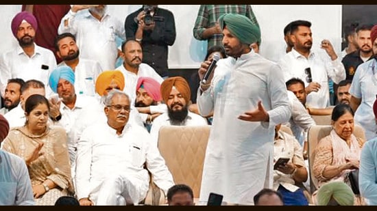 Punjab Congress president Amarinder Singh Raja Warring addressing a ‘Har Booth Congress Mazboot’ programme in Moga on Wednesday. (HT Photo)