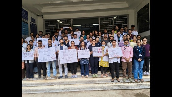 Resident doctors boycotted outpatient departments (OPDs), elective procedures, routine duties and academic activities in protest. (HT PHOTO)