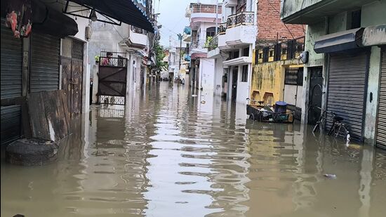 The downpour caused severe waterlogging in several localities, including Daraganj, Shivkuti, Chota Baghada, Johnstonganj, Baihrana, Allahpur, George Town, Tagore Town, Ghaus Nagar and Kareli (Anil Kumar Maurya/HT)
